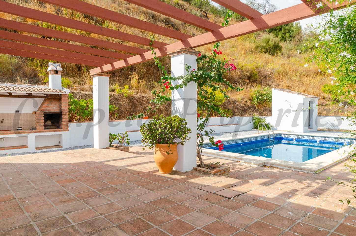 3 bedroom Villa for rent in Archez with pool - € 1,000 (Ref: 9322234)
