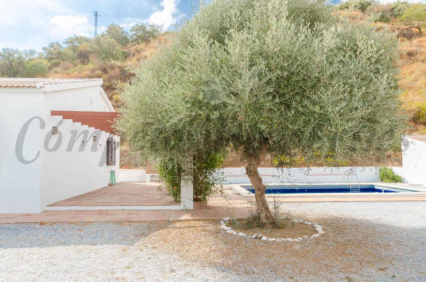 3 bedroom Villa for rent in Archez with pool - € 1,000 (Ref: 9322234)