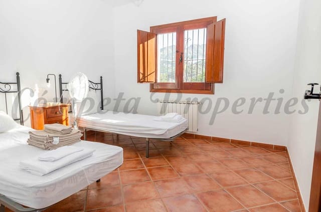 3 slaapkamer Villa te koop in Archez met zwembad - € 349.000 (Ref: 9322243)