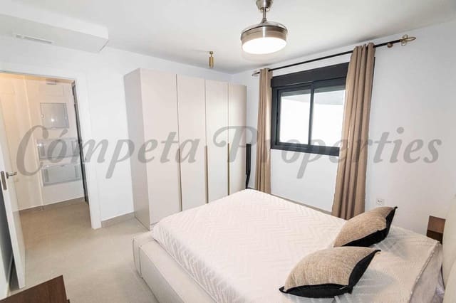 Appartement de 2 chambres à louer à Torrox-Costa, Torrox avec piscine garage - 950 € (Ref: 9357415)