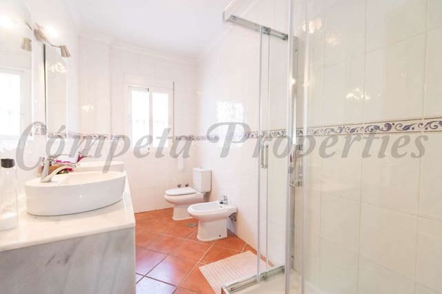 5 soverom Villa til salgs i Cómpeta med svømmebasseng - € 400 000 (Ref: 9360097)