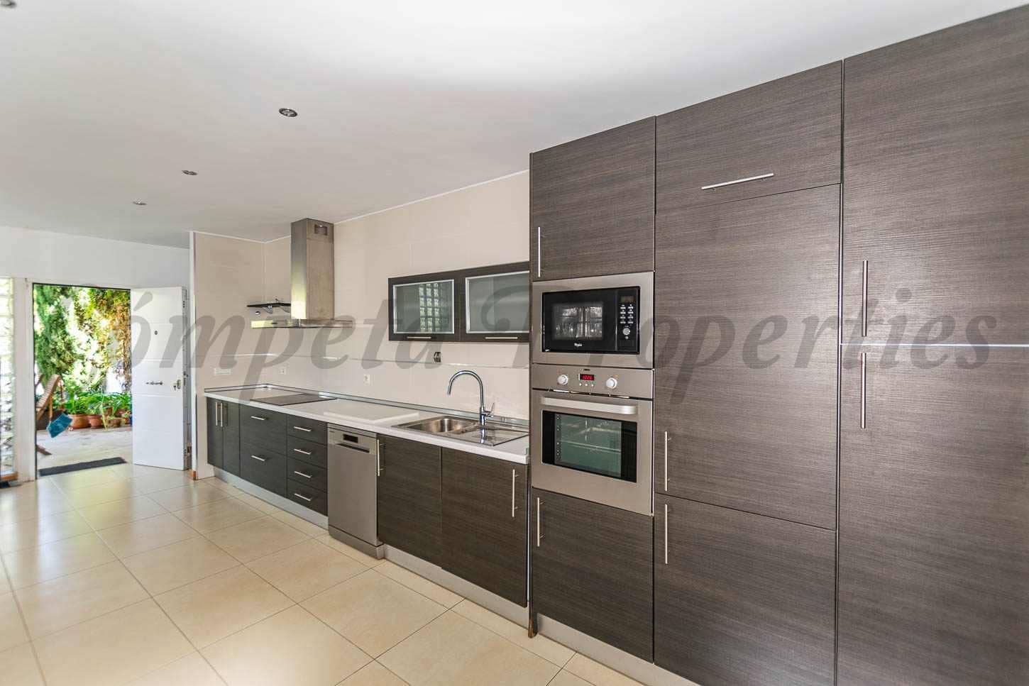 3 soveværelse Finca/Landehus til salg i Sayalonga med swimmingpool - € 1.100.100 (Ref: 9360584)