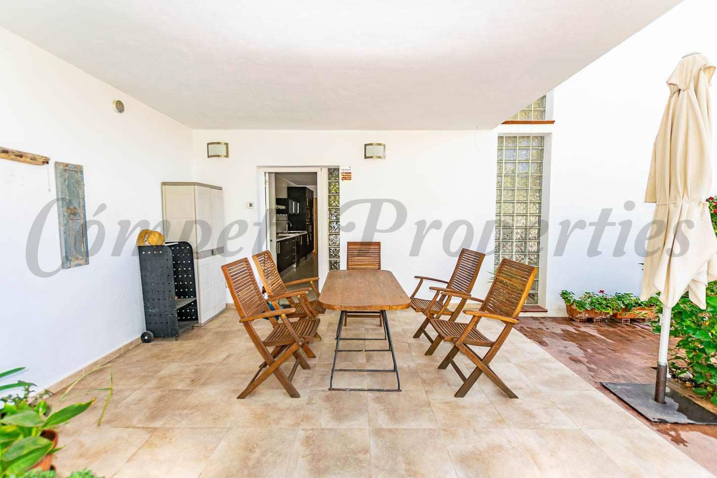 3 soveværelse Finca/Landehus til salg i Sayalonga med swimmingpool - € 1.100.100 (Ref: 9360584)