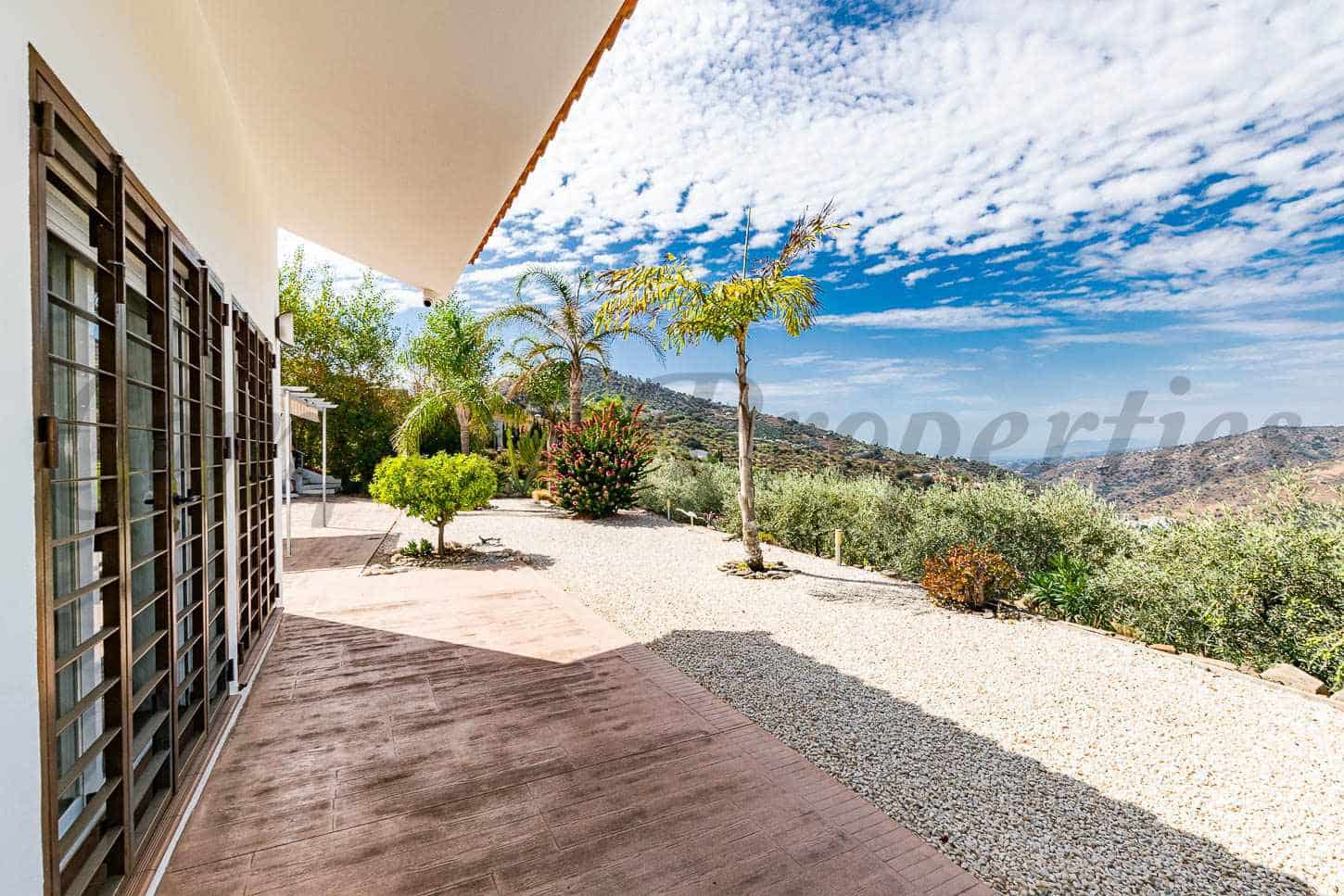 3 soveværelse Finca/Landehus til salg i Sayalonga med swimmingpool - € 1.100.100 (Ref: 9360584)