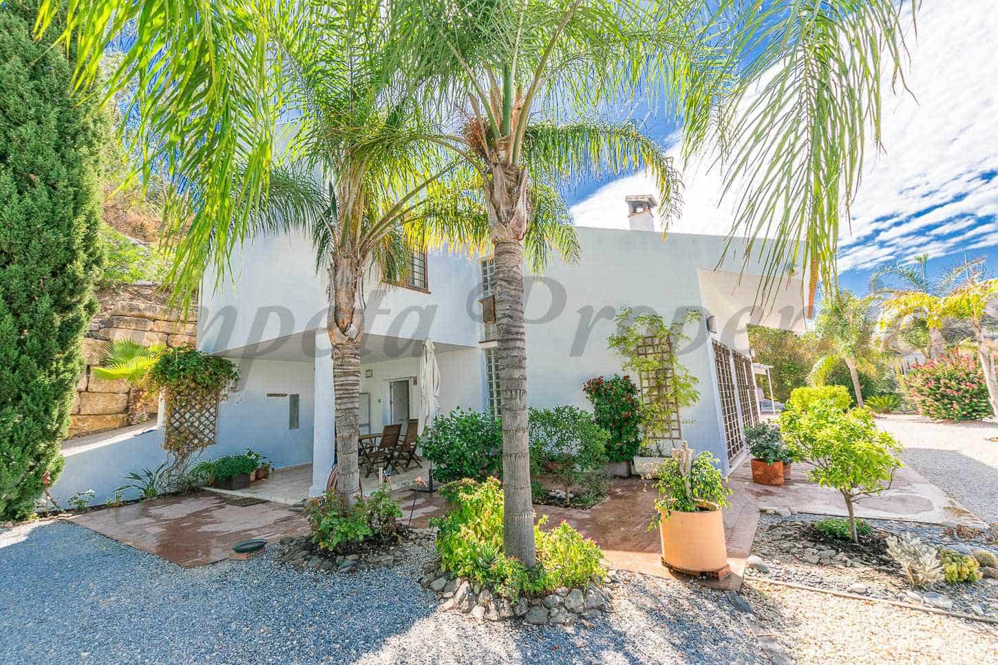 3 soveværelse Finca/Landehus til salg i Sayalonga med swimmingpool - € 1.100.100 (Ref: 9360584)