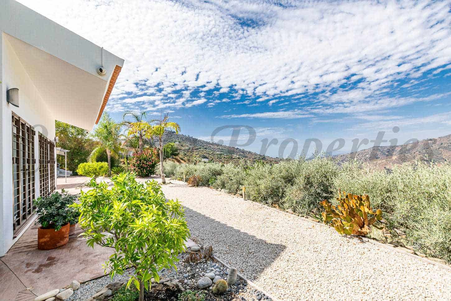 3 soveværelse Finca/Landehus til salg i Sayalonga med swimmingpool - € 1.100.100 (Ref: 9360584)