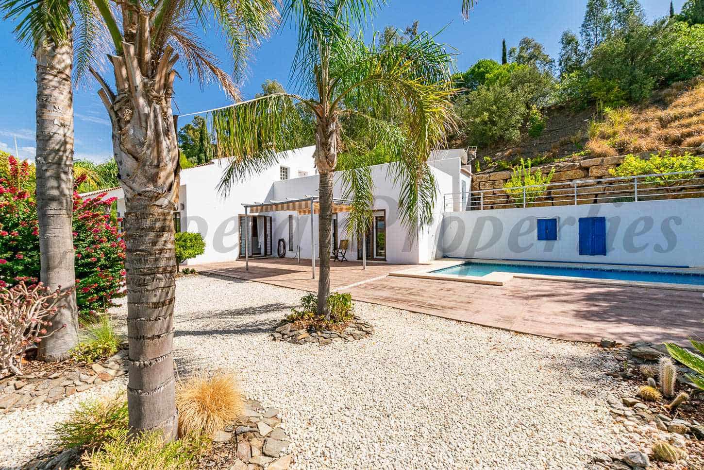 3 soveværelse Finca/Landehus til salg i Sayalonga med swimmingpool - € 1.100.100 (Ref: 9360584)