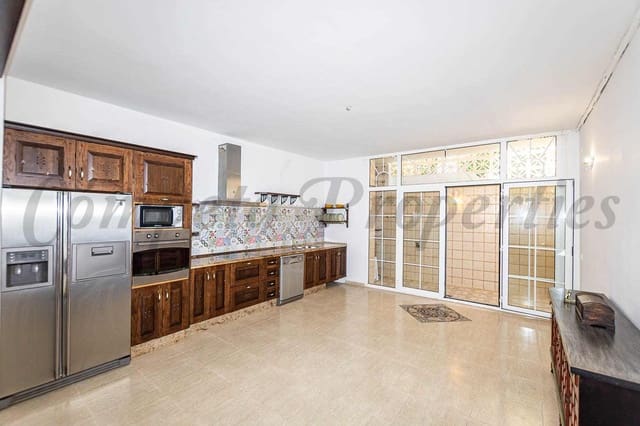 1 soveværelse Lejlighed til salg i Nerja med swimmingpool - € 183.000 (Ref: 9362984)