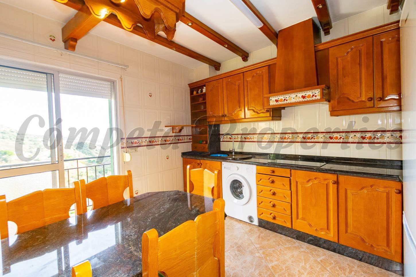 3 slaapkamer Appartement te huur in Torrox - € 850 (Ref: 9372234)