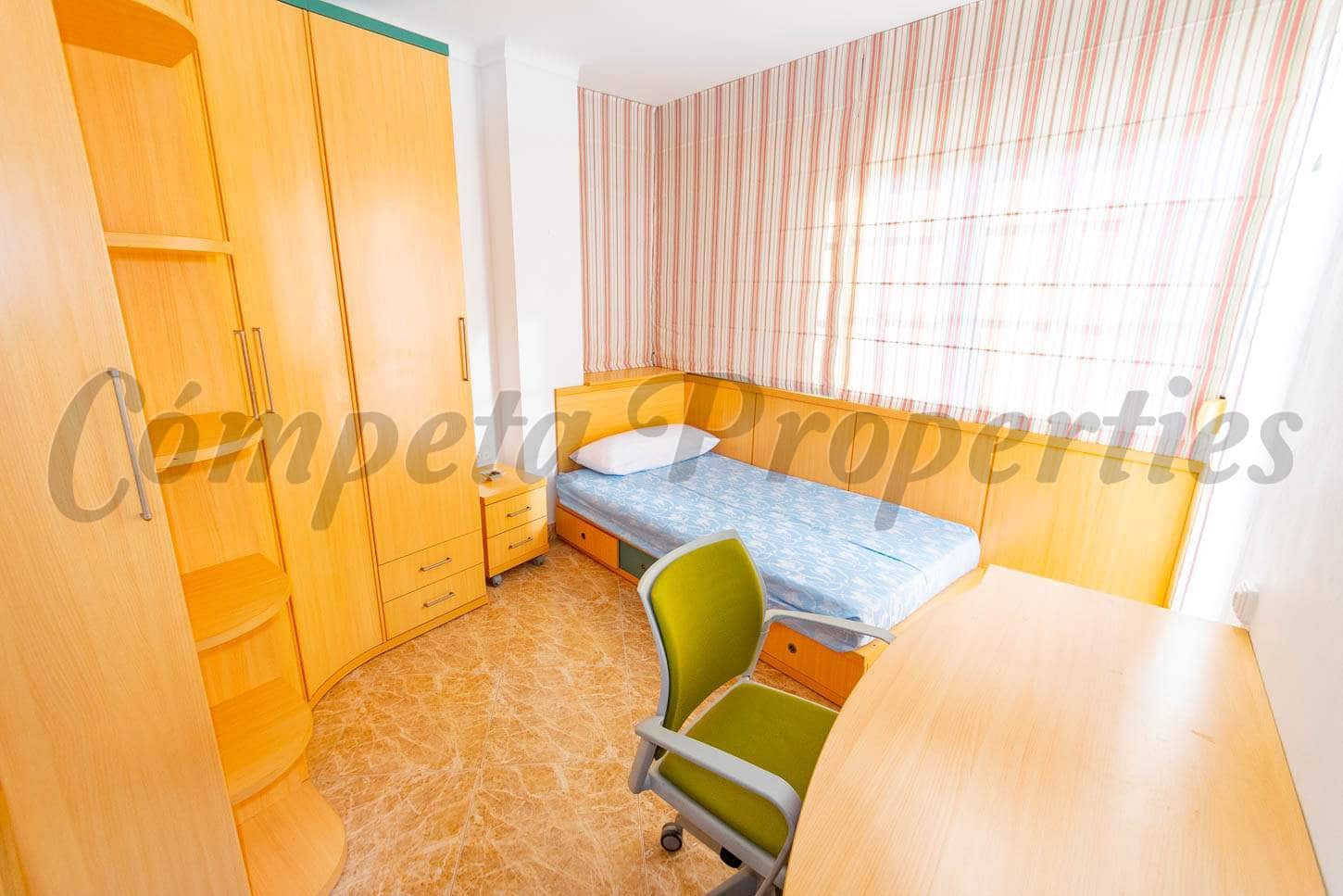 3 slaapkamer Appartement te huur in Torrox - € 850 (Ref: 9372234)