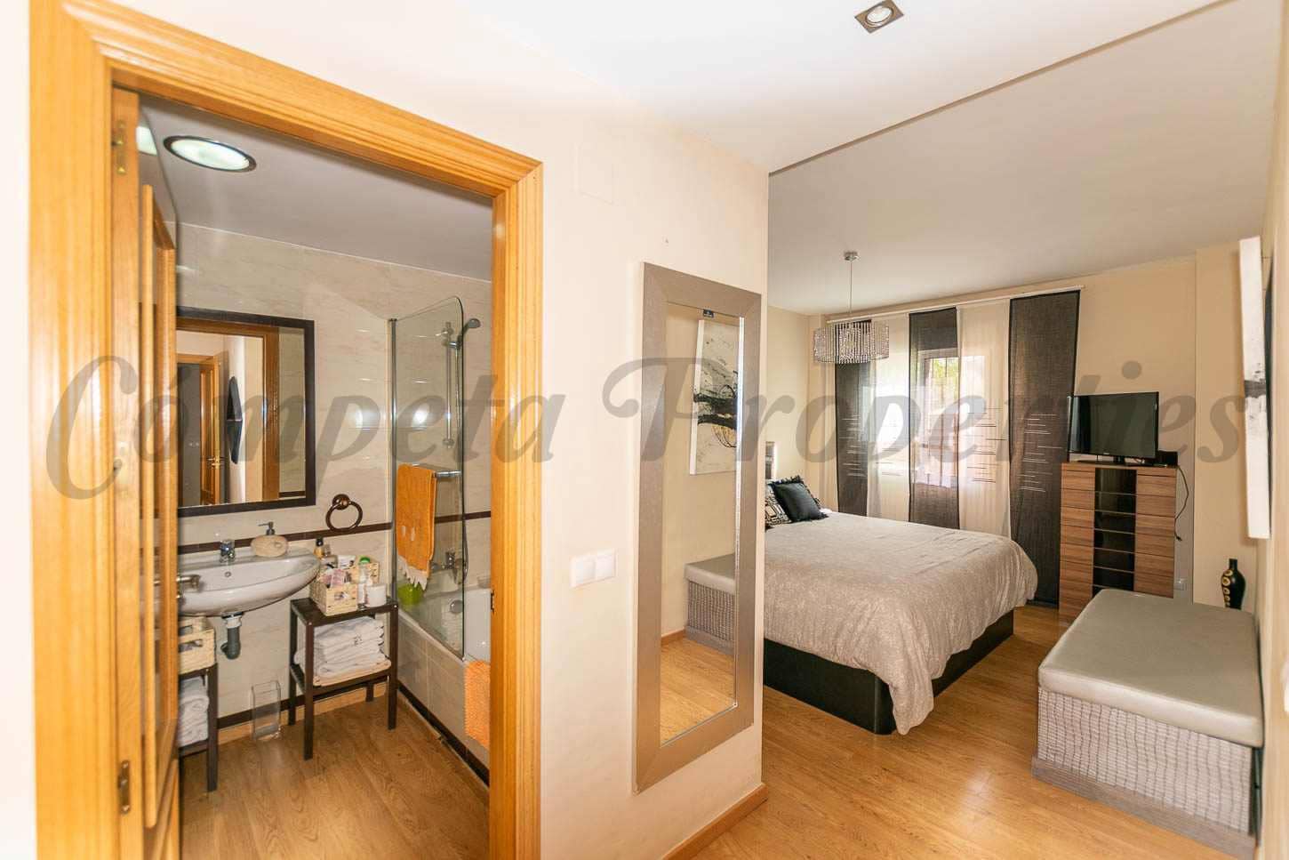 3 bedroom Apartment for sale in Almayate with pool garage - € 340,000 (Ref: 9394235)