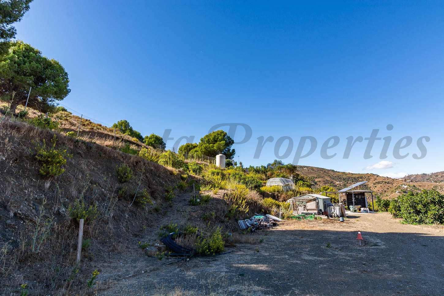Mark till salu i Torrox - 235 000 € (Ref: 9395403)