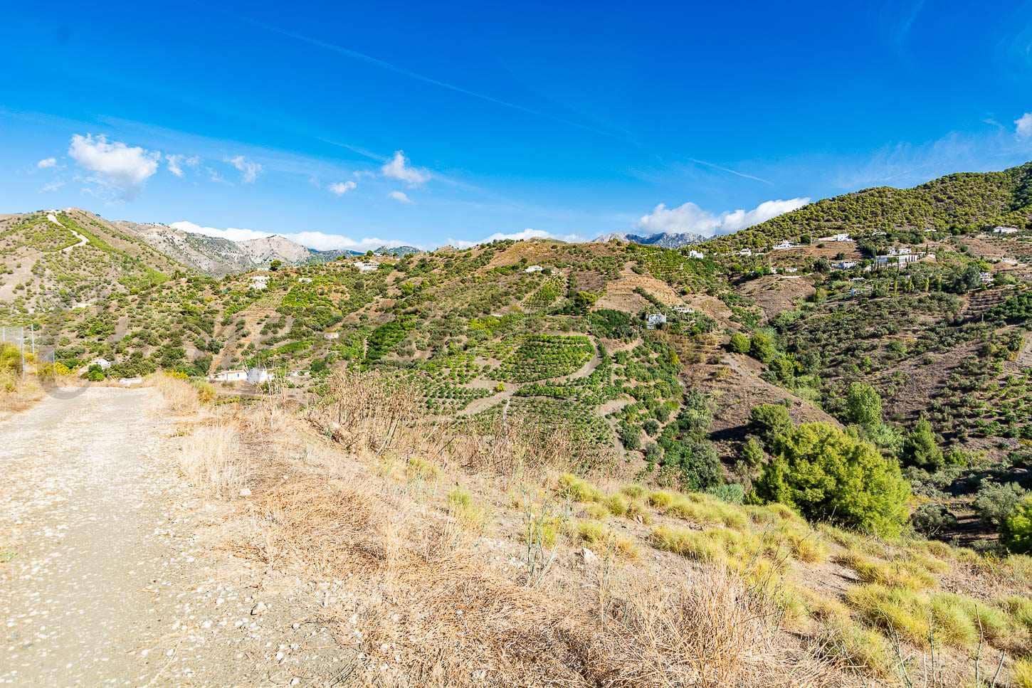 Mark till salu i Torrox - 235 000 € (Ref: 9395403)