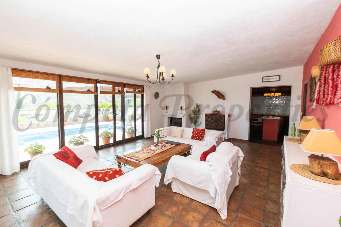 3 sypialnia Finka/Dom wiejski na sprzedaż w Torrox z basenem garażem - 490 000 € (Ref: 9396674)