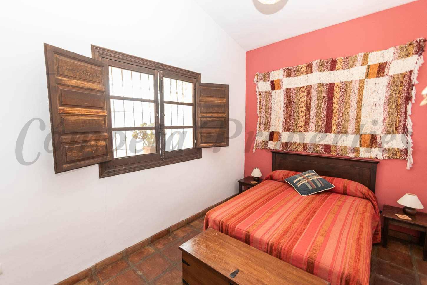 3 sypialnia Finka/Dom wiejski na sprzedaż w Torrox z basenem garażem - 490 000 € (Ref: 9396674)