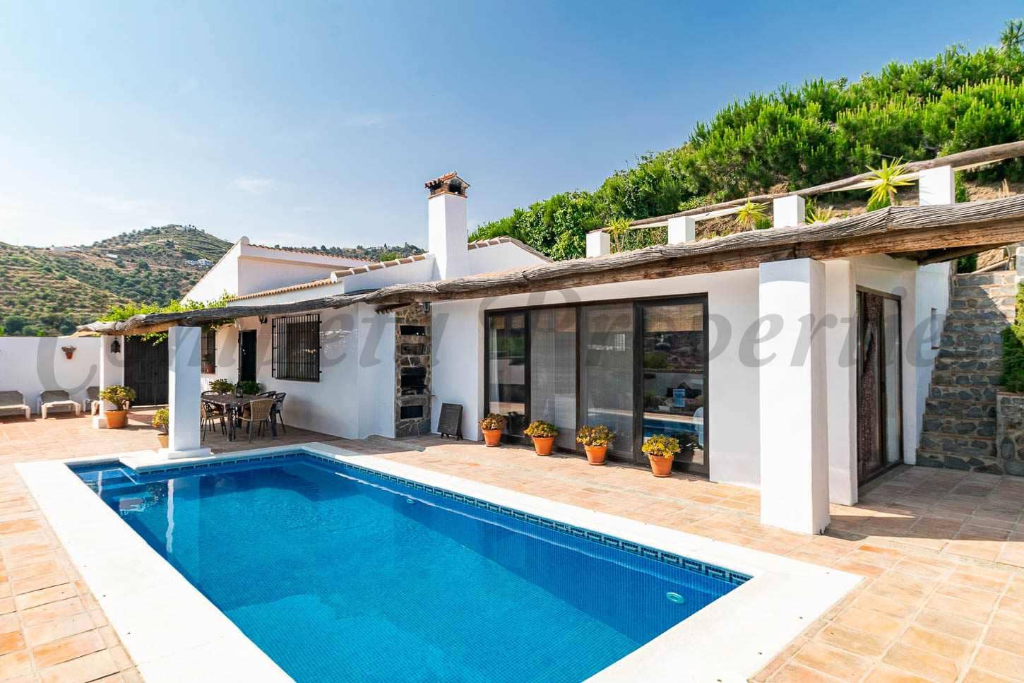 3 sypialnia Finka/Dom wiejski na sprzedaż w Torrox z basenem garażem - 490 000 € (Ref: 9396674)