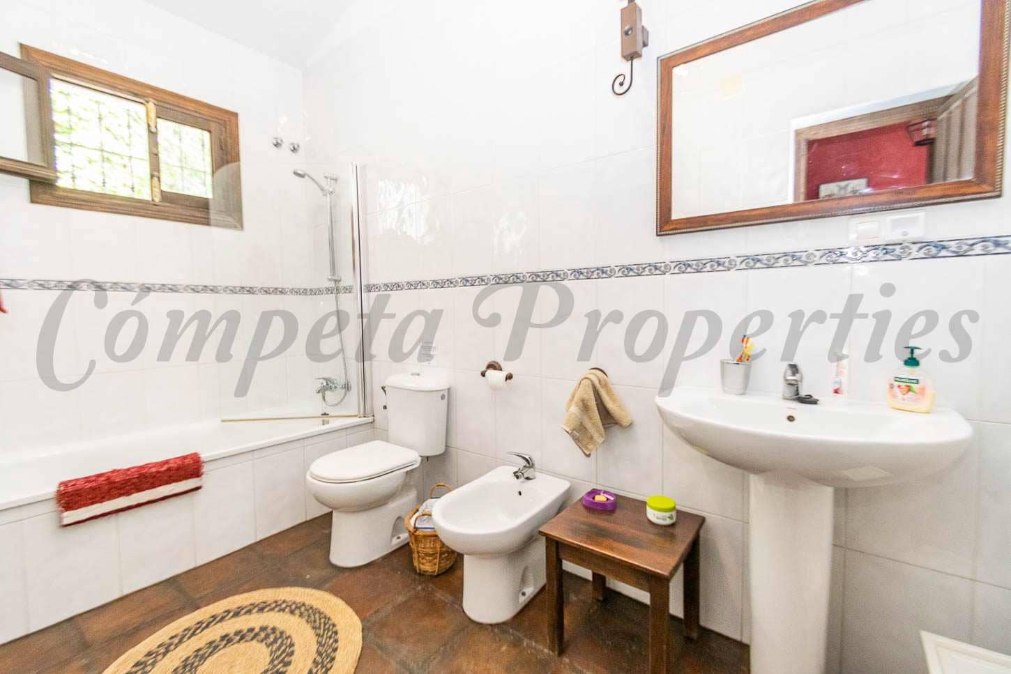 3 sypialnia Finka/Dom wiejski na sprzedaż w Torrox z basenem garażem - 490 000 € (Ref: 9396674)