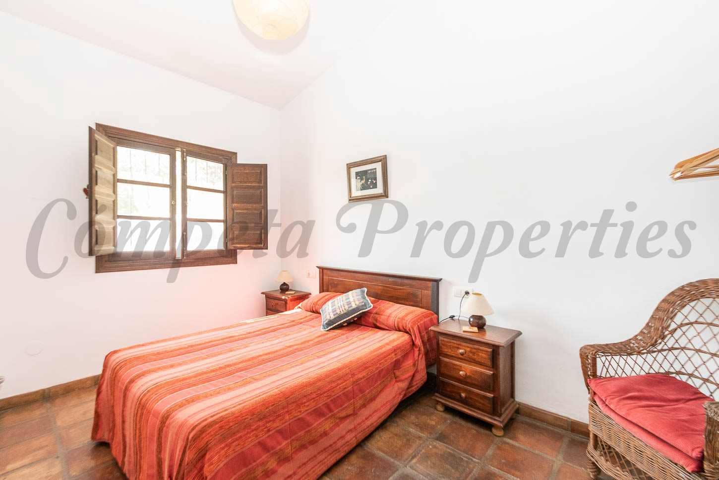 3 sypialnia Finka/Dom wiejski na sprzedaż w Torrox z basenem garażem - 490 000 € (Ref: 9396674)