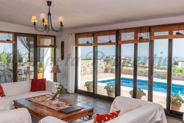 3 sypialnia Finka/Dom wiejski na sprzedaż w Torrox z basenem garażem - 490 000 € (Ref: 9396674)