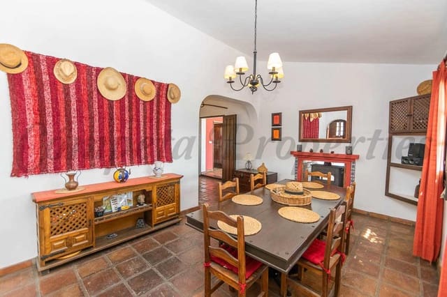 3 sypialnia Finka/Dom wiejski na sprzedaż w Torrox z basenem garażem - 490 000 € (Ref: 9396674)