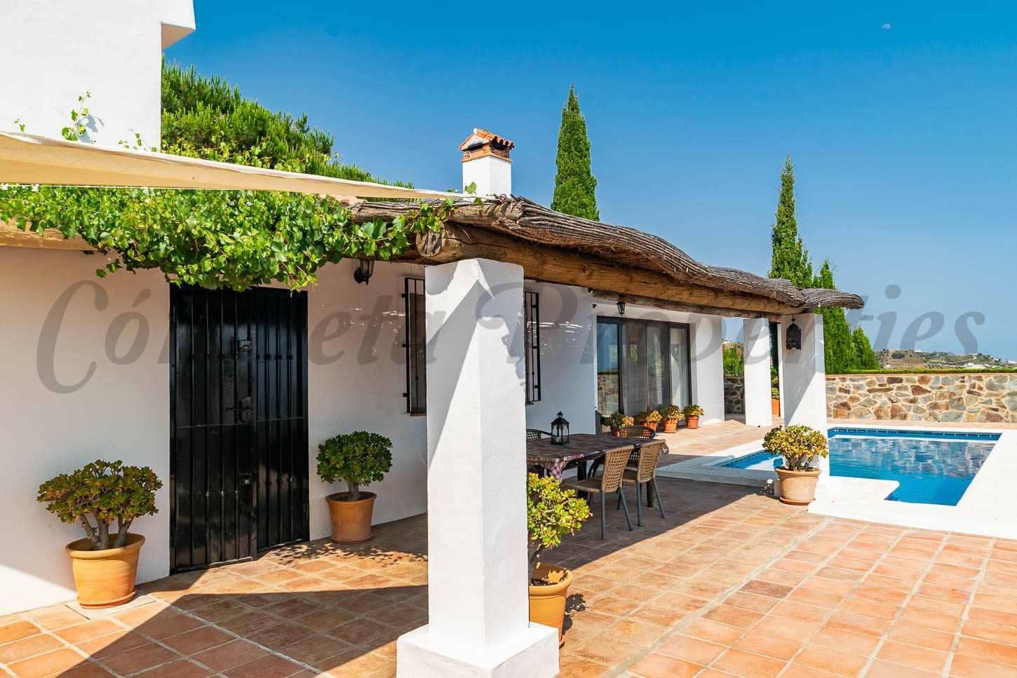 3 sypialnia Finka/Dom wiejski na sprzedaż w Torrox z basenem garażem - 490 000 € (Ref: 9396674)