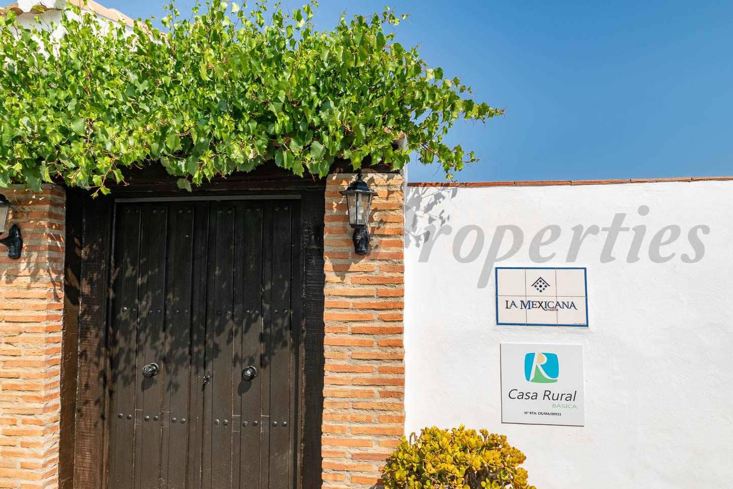 3 sypialnia Finka/Dom wiejski na sprzedaż w Torrox z basenem garażem - 490 000 € (Ref: 9396674)