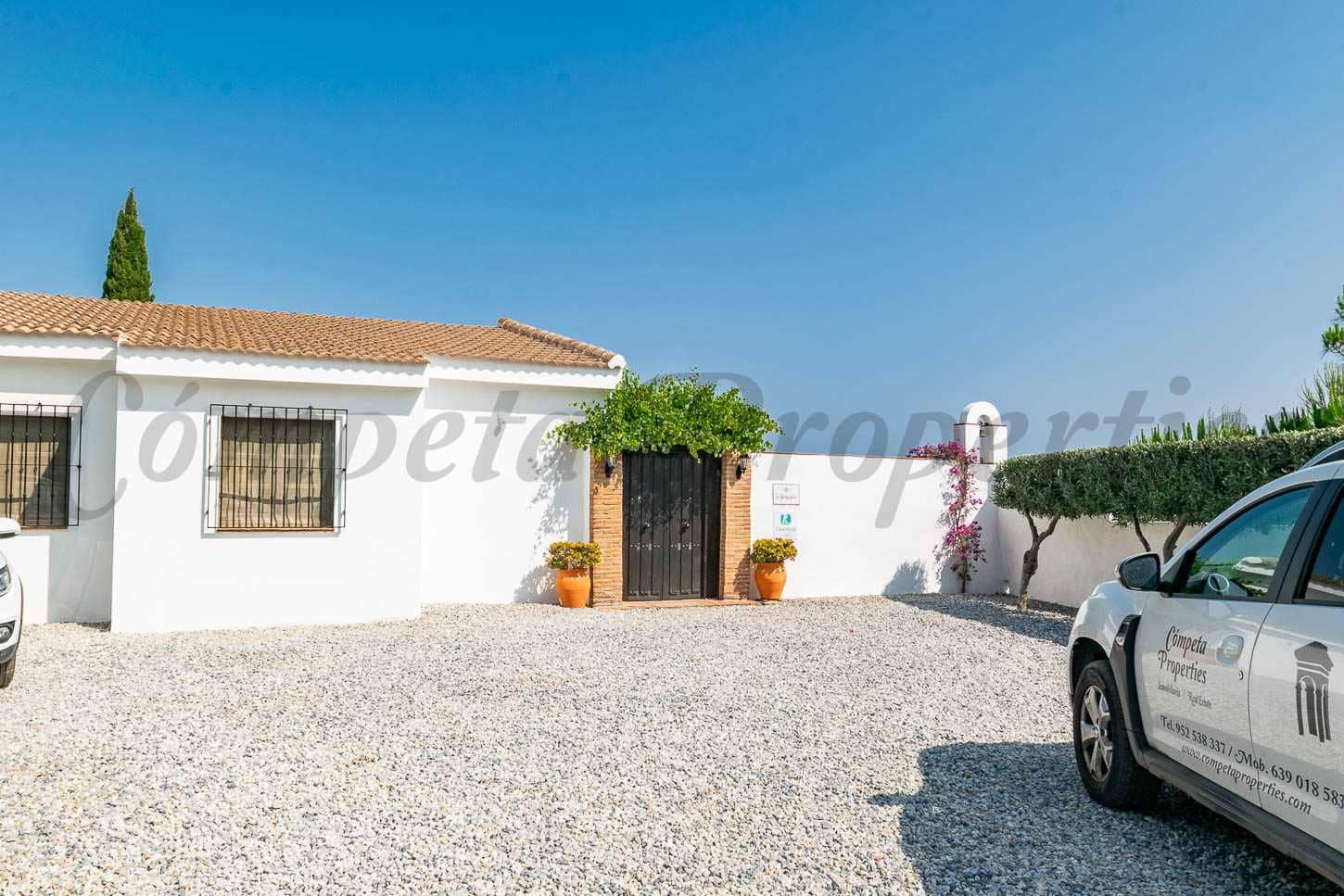 3 sypialnia Finka/Dom wiejski na sprzedaż w Torrox z basenem garażem - 490 000 € (Ref: 9396674)