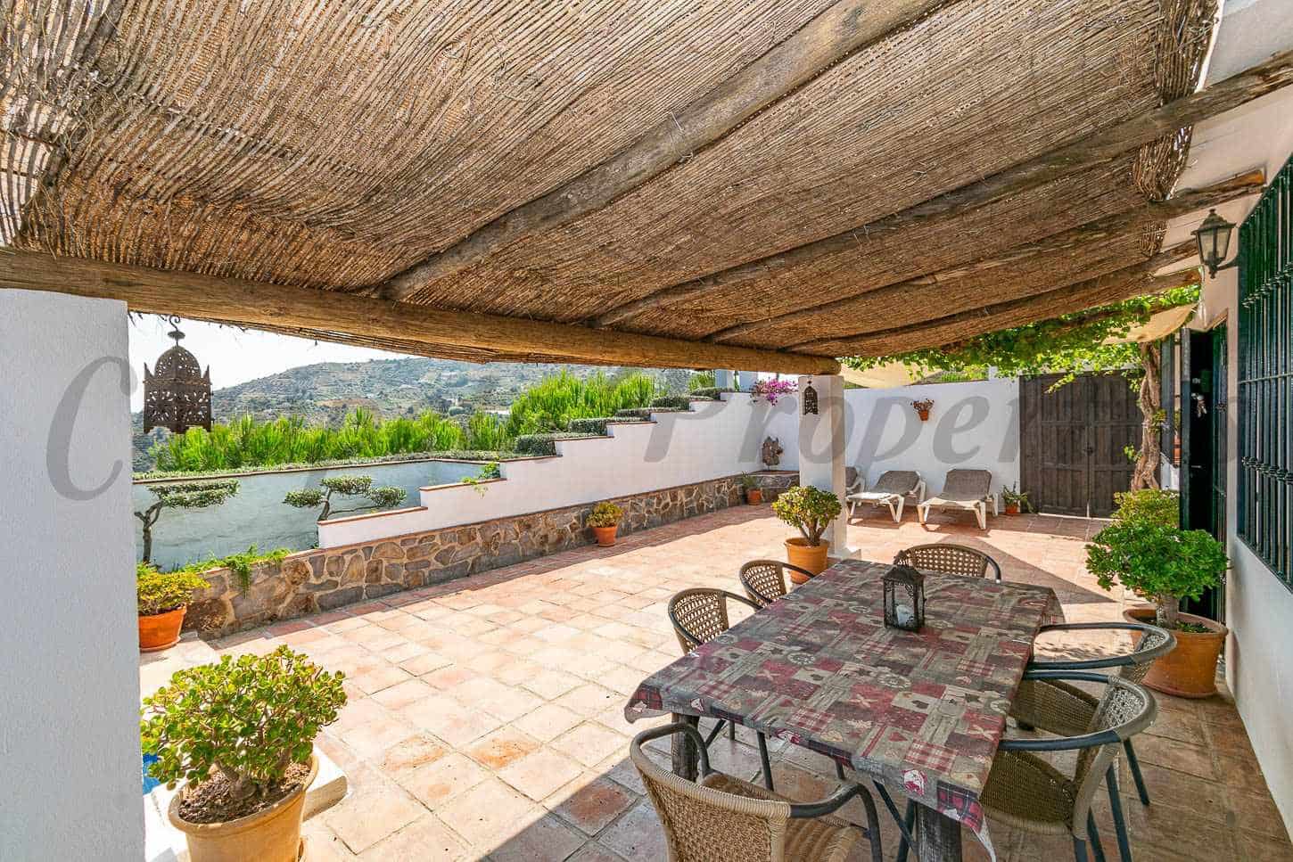 3 sypialnia Finka/Dom wiejski na sprzedaż w Torrox z basenem garażem - 490 000 € (Ref: 9396674)