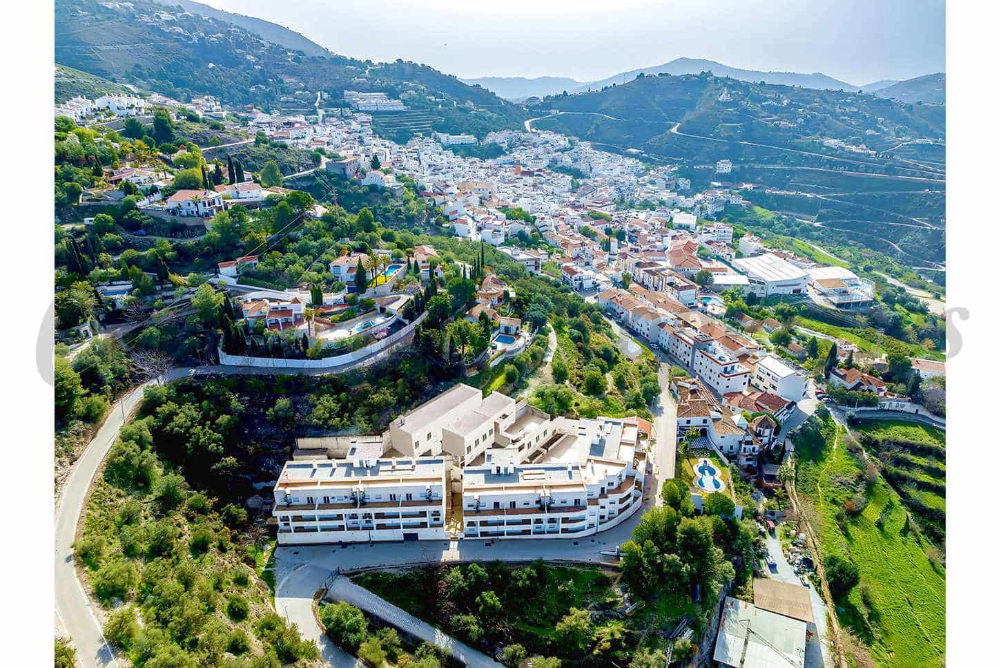 1 bedroom Apartment for sale in Competa with pool - € 138,000 (Ref: 9399664)