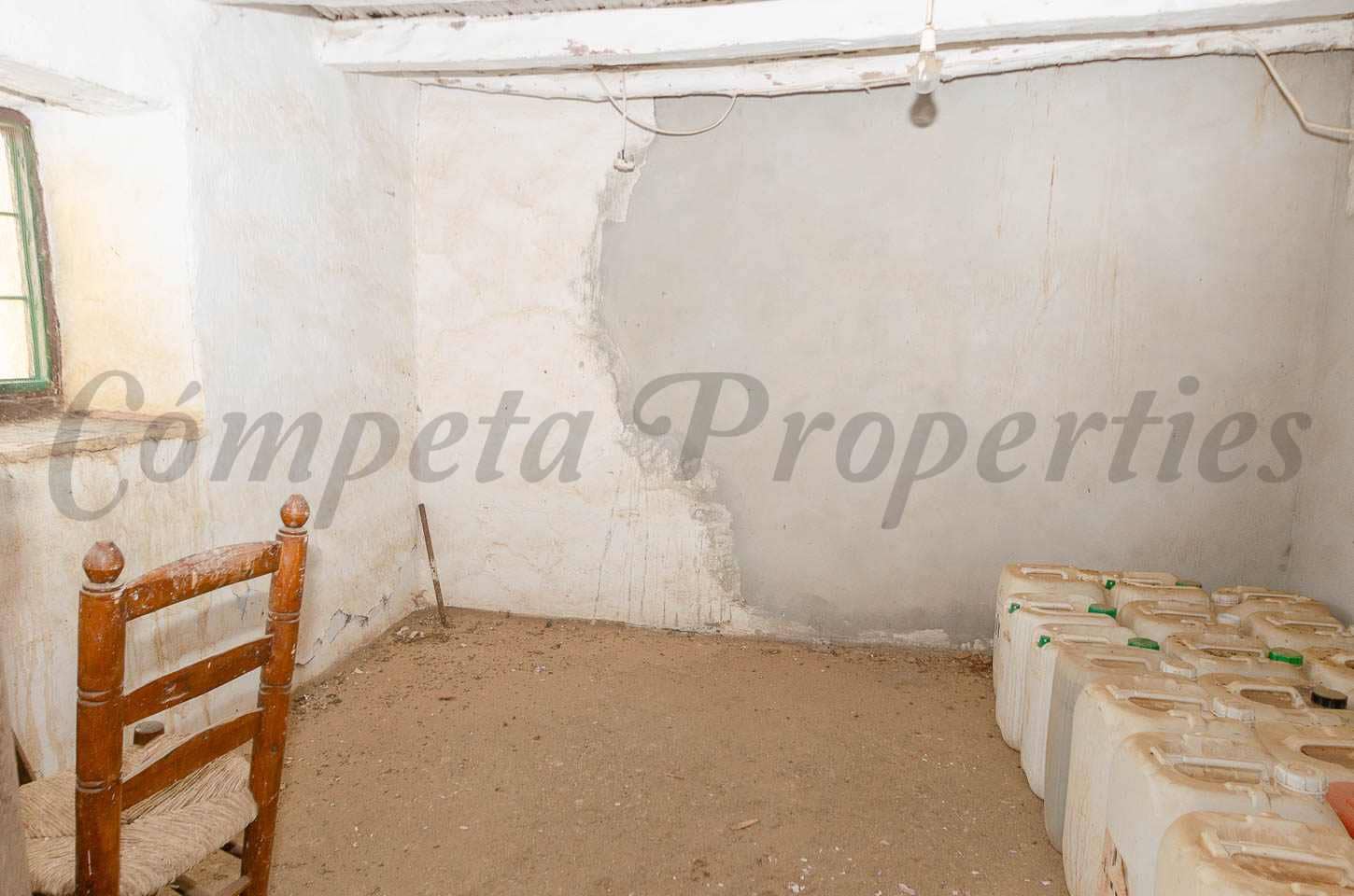 11 bedroom Finca/Country House for sale in Arenas - € 109,000 (Ref: 9409405)