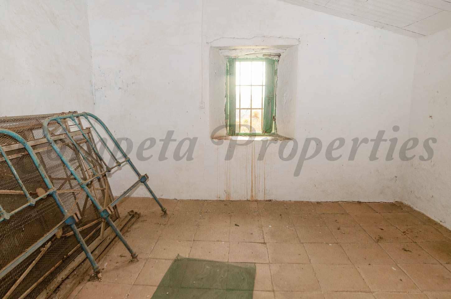 11 bedroom Finca/Country House for sale in Arenas - € 109,000 (Ref: 9409405)