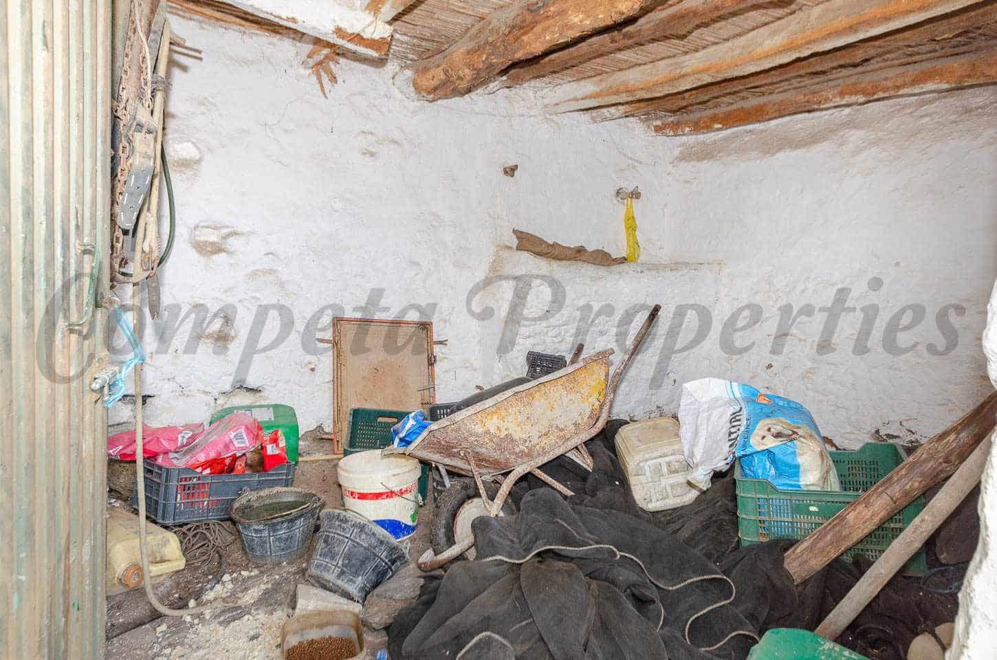 11 bedroom Finca/Country House for sale in Arenas - € 109,000 (Ref: 9409405)