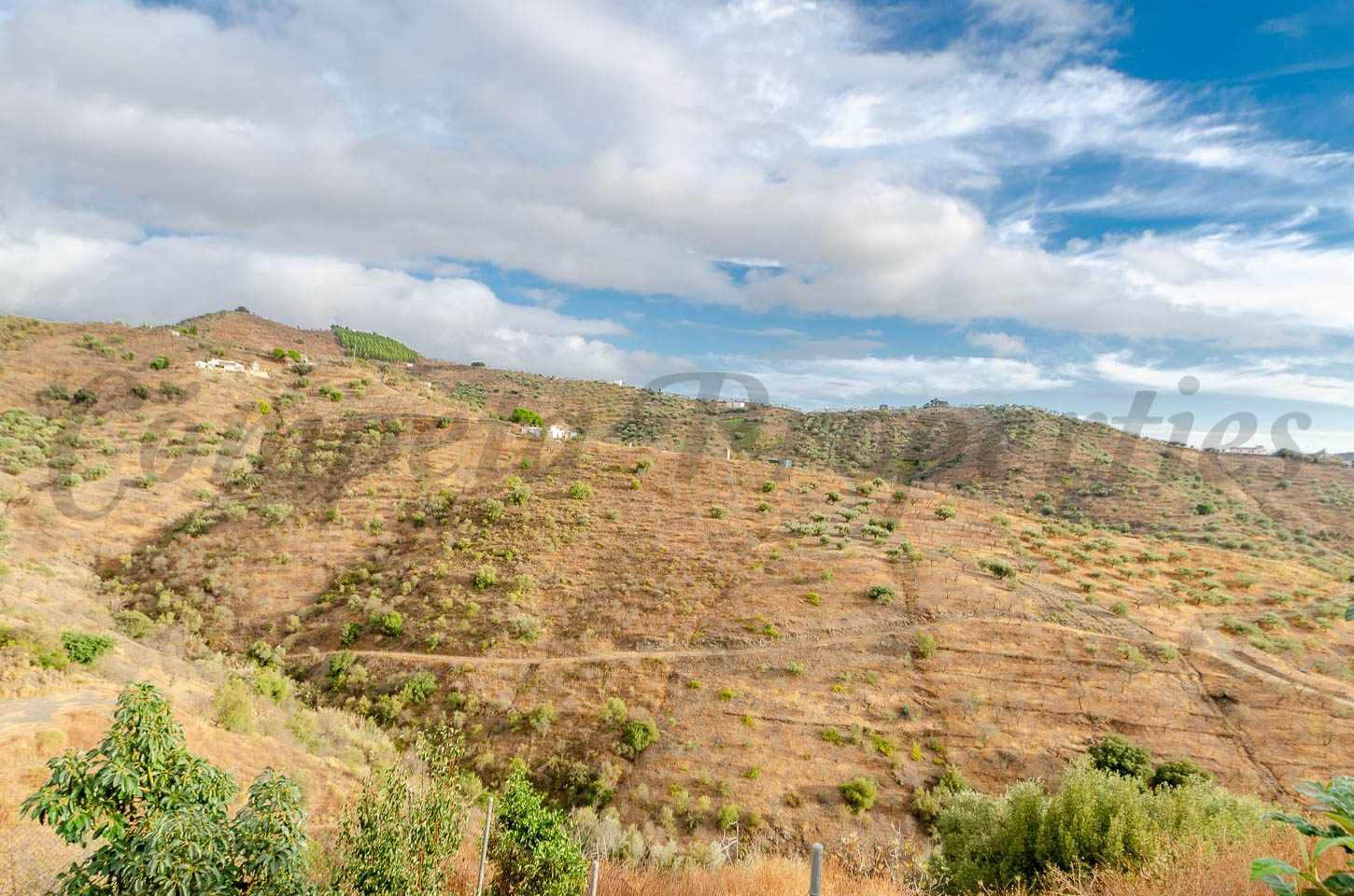 11 bedroom Finca/Country House for sale in Arenas - € 109,000 (Ref: 9409405)