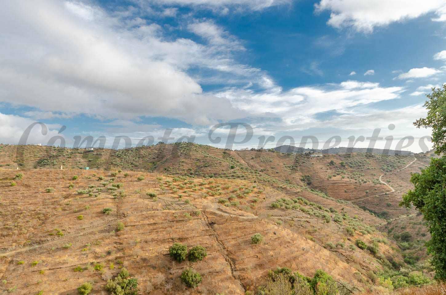 11 bedroom Finca/Country House for sale in Arenas - € 109,000 (Ref: 9409405)