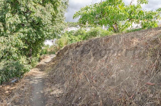 Rakentamaton maa myytävänä paikassa Canillas de Albaida - 110 000 € (Ref: 9410090)