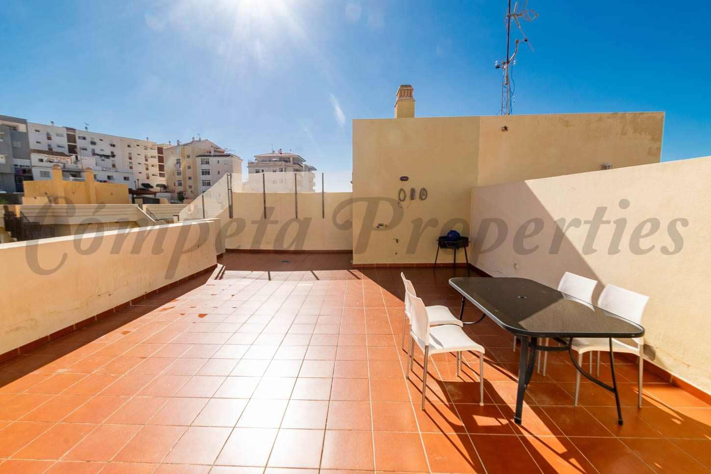 2 soveværelse Lejlighed til salg i Torrox med swimmingpool garage - € 235.000 (Ref: 9411295)