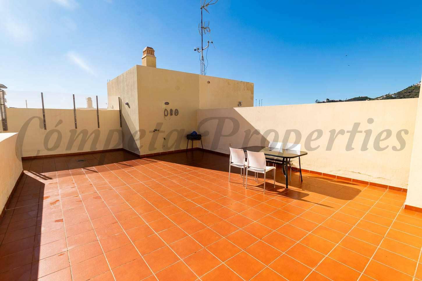 2 soveværelse Lejlighed til salg i Torrox med swimmingpool garage - € 235.000 (Ref: 9411295)