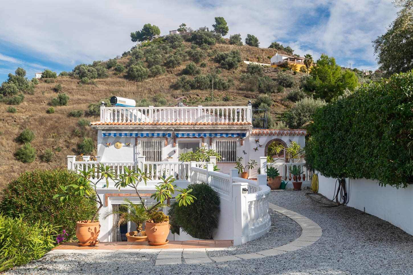 5 sypialnia Finka/Dom wiejski na sprzedaż w Torrox z basenem garażem - 550 000 € (Ref: 9417889)