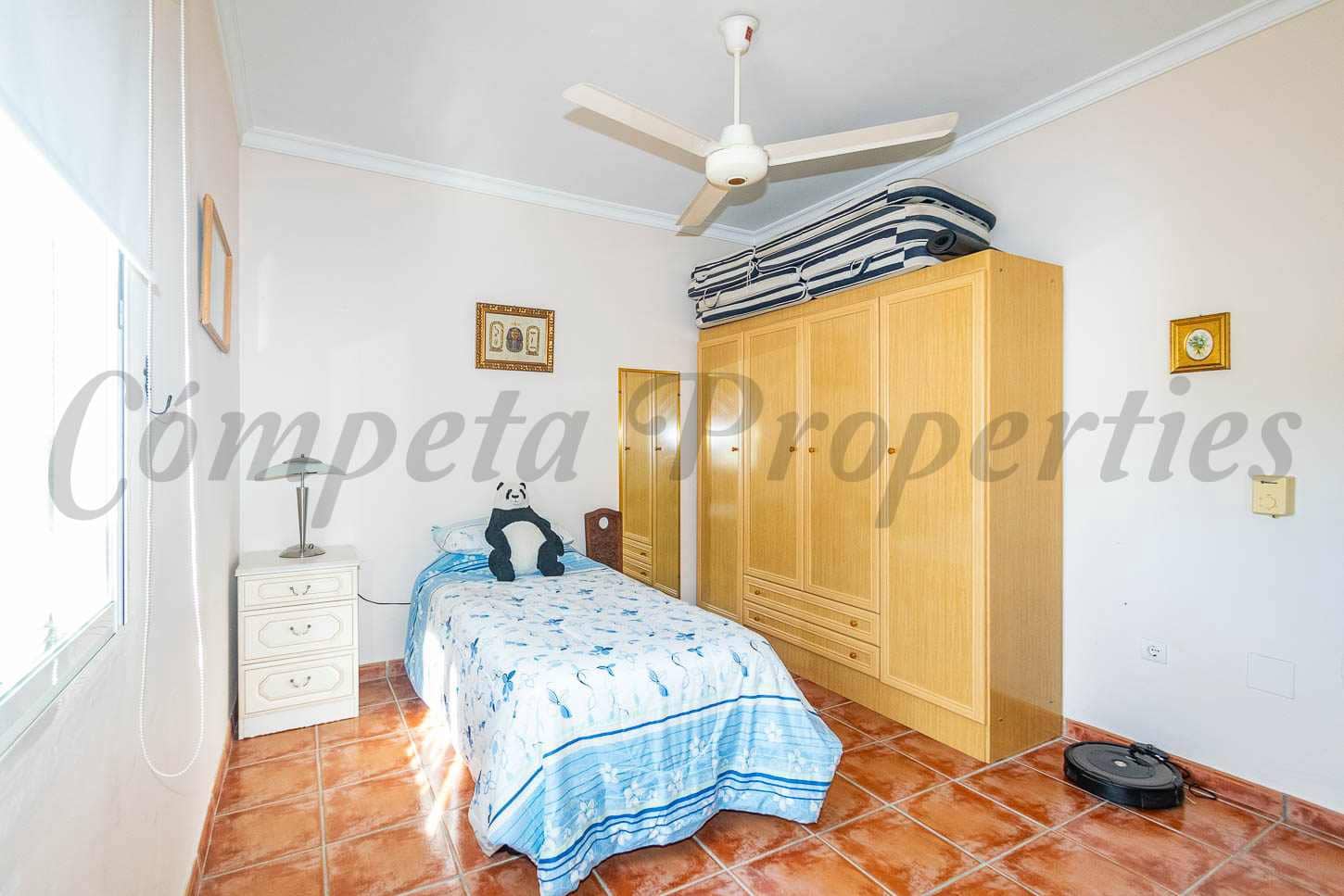 5 sypialnia Finka/Dom wiejski na sprzedaż w Torrox z basenem garażem - 550 000 € (Ref: 9417889)