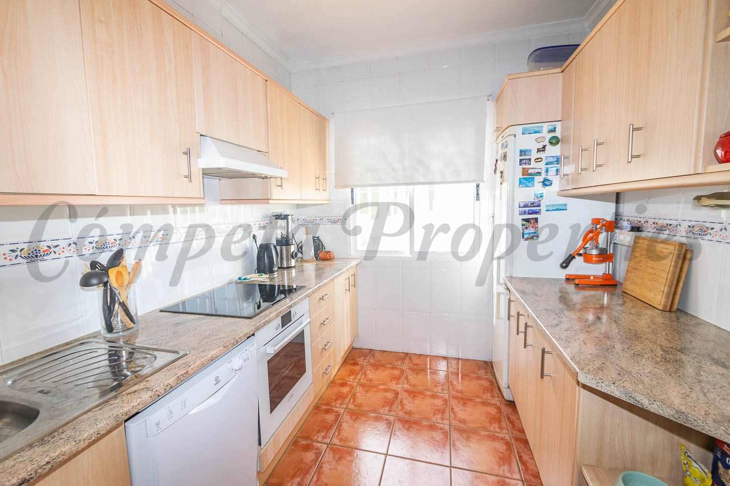 5 sypialnia Finka/Dom wiejski na sprzedaż w Torrox z basenem garażem - 550 000 € (Ref: 9417889)