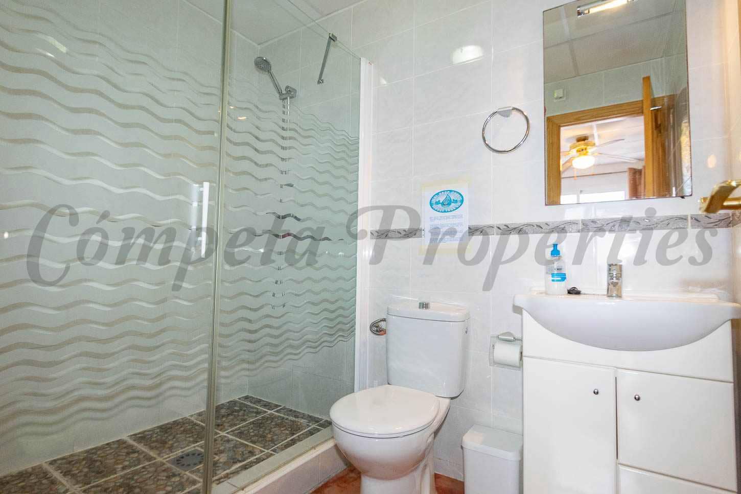 5 sypialnia Finka/Dom wiejski na sprzedaż w Torrox z basenem garażem - 550 000 € (Ref: 9417889)