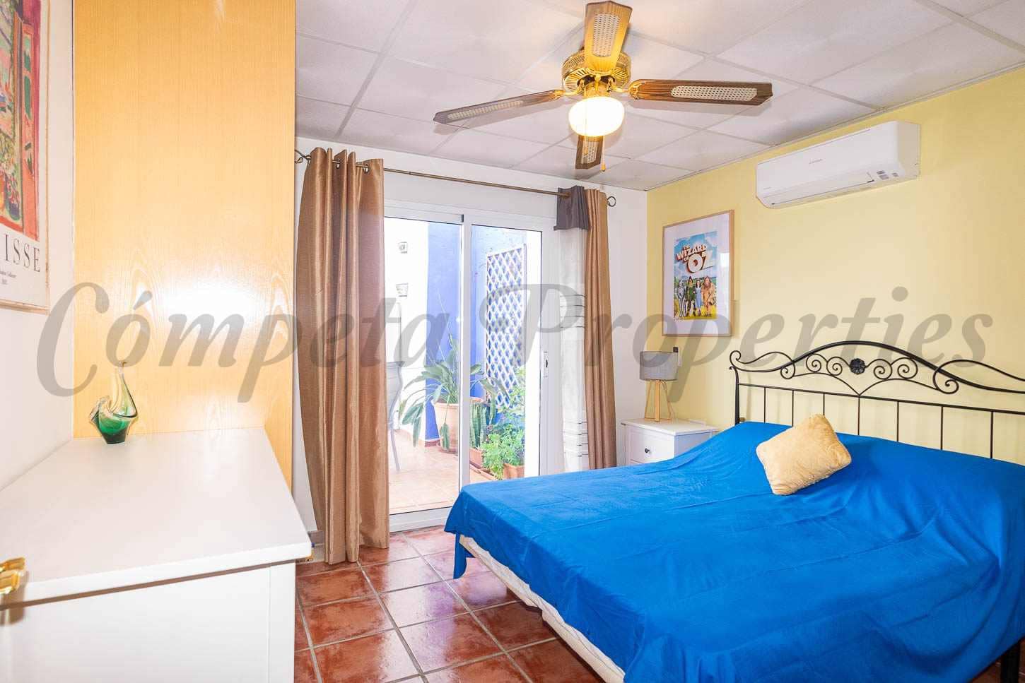 5 sypialnia Finka/Dom wiejski na sprzedaż w Torrox z basenem garażem - 550 000 € (Ref: 9417889)