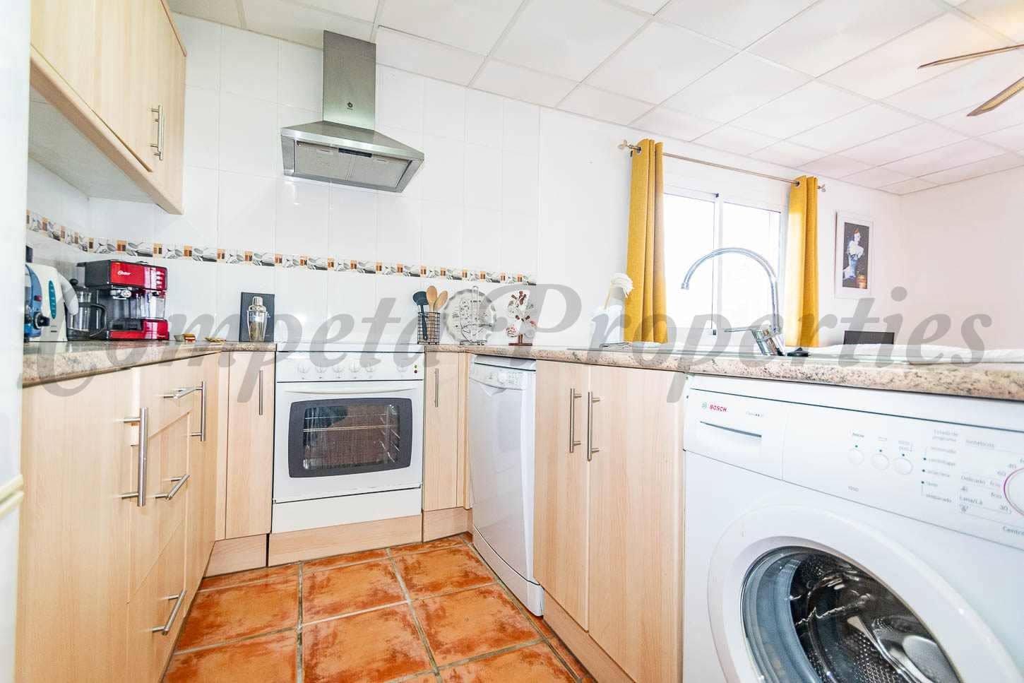 5 sypialnia Finka/Dom wiejski na sprzedaż w Torrox z basenem garażem - 550 000 € (Ref: 9417889)