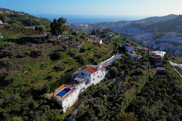 5 bedroom Finca/Country House for sale in Torrox with pool garage - € 495,000 (Ref: 9417889)