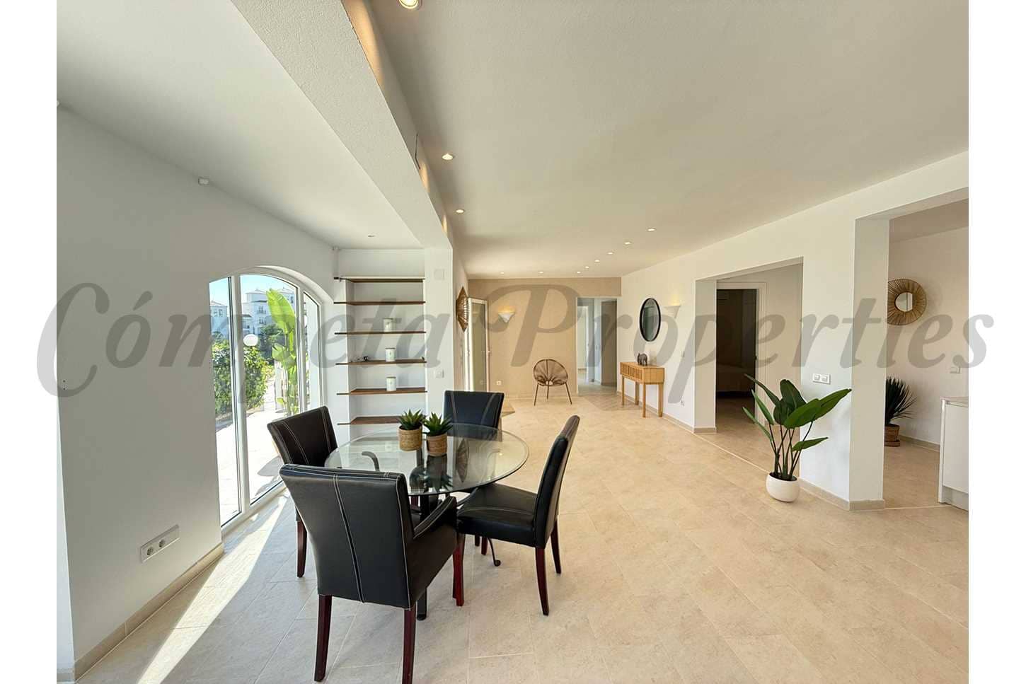 4 soveværelse Semi-Rækkehus til salg i Torrox-Costa med swimmingpool garage - € 450.000 (Ref: 9443637)