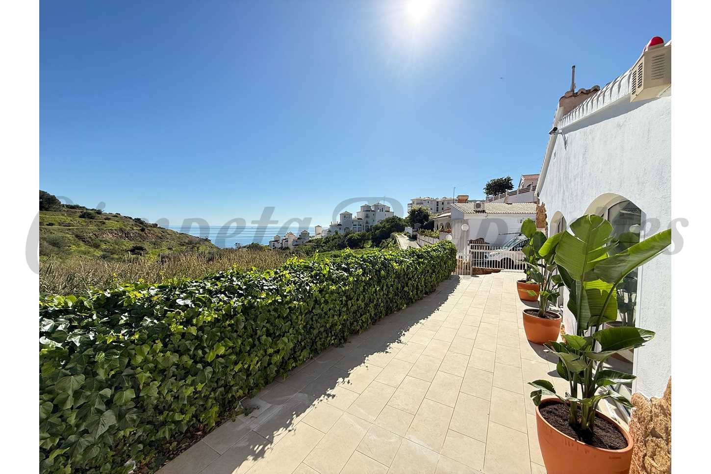 4 soveværelse Semi-Rækkehus til salg i Torrox-Costa med swimmingpool garage - € 450.000 (Ref: 9443637)