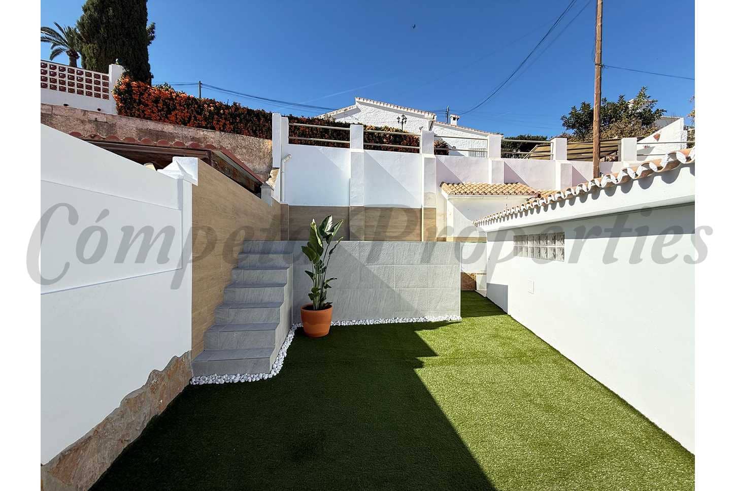 4 soveværelse Semi-Rækkehus til salg i Torrox-Costa med swimmingpool garage - € 450.000 (Ref: 9443637)