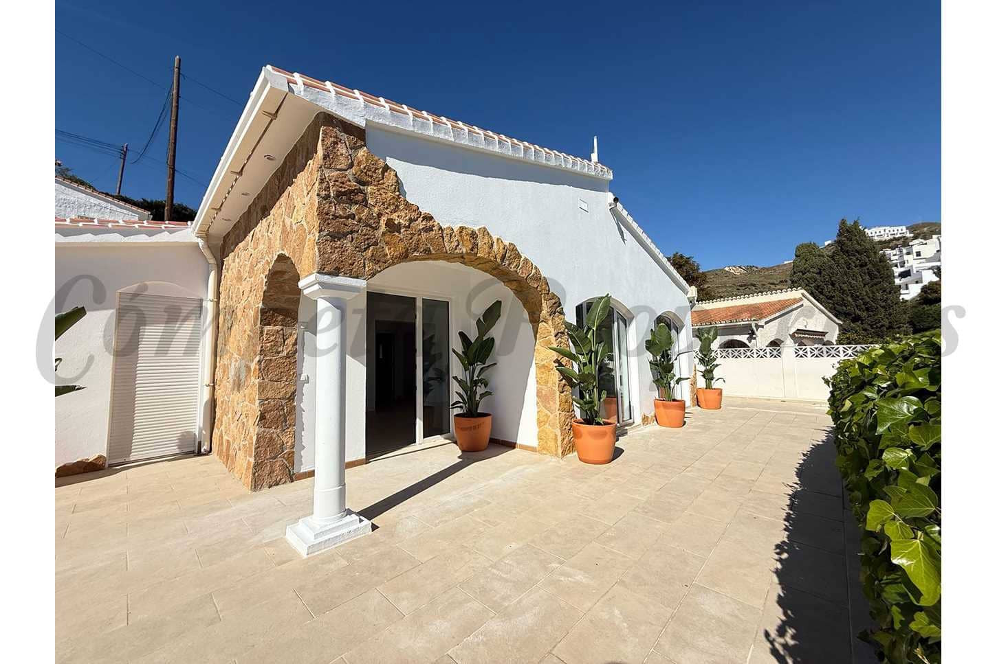 4 soveværelse Semi-Rækkehus til salg i Torrox-Costa med swimmingpool garage - € 450.000 (Ref: 9443637)