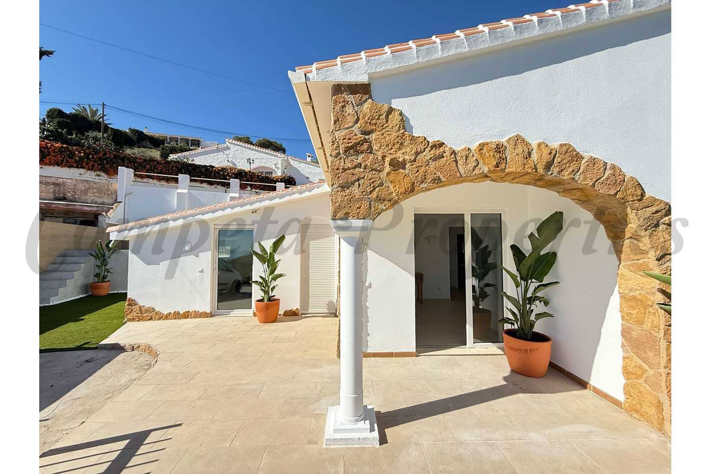 4 soveværelse Semi-Rækkehus til salg i Torrox-Costa med swimmingpool garage - € 450.000 (Ref: 9443637)