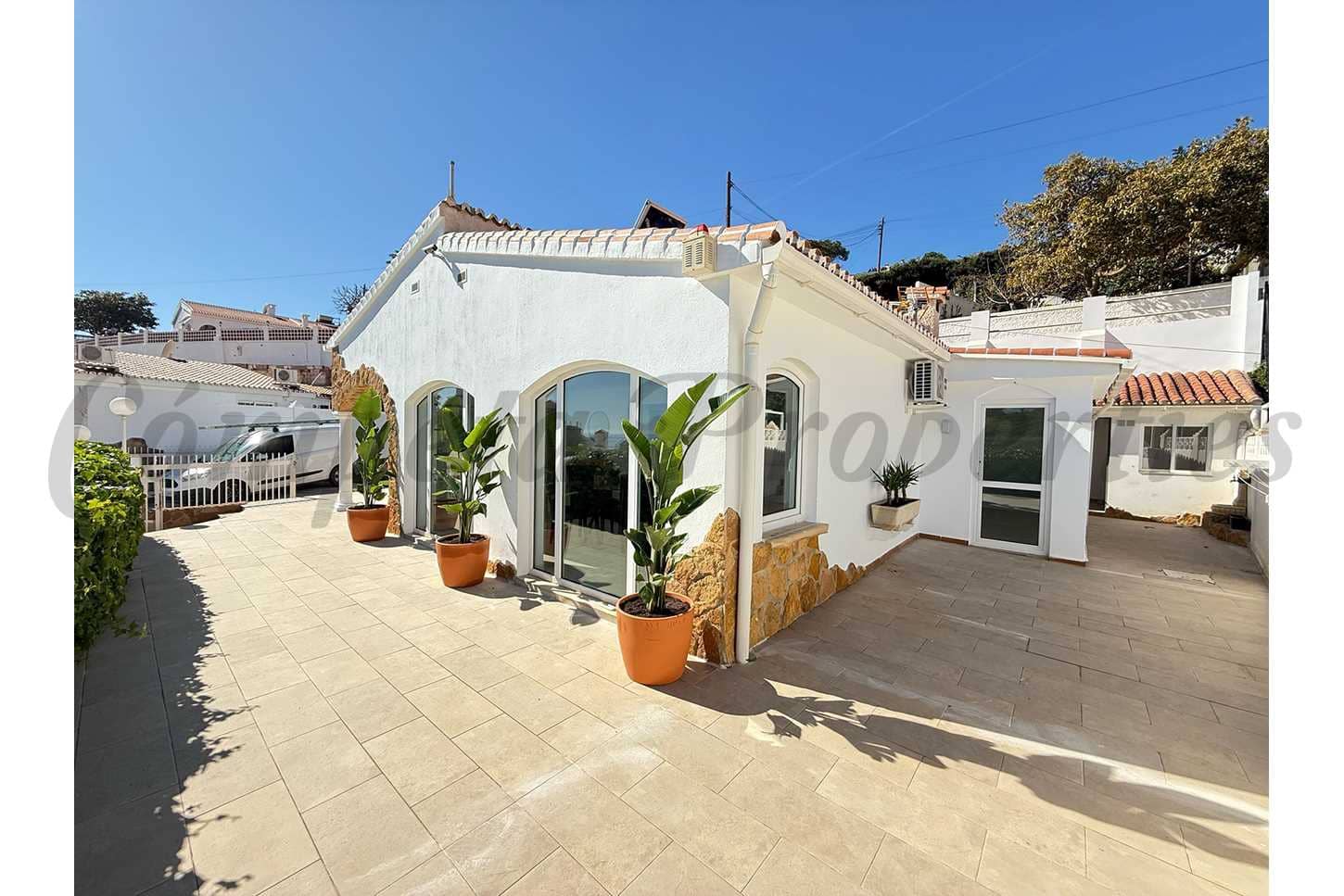 4 soveværelse Semi-Rækkehus til salg i Torrox-Costa med swimmingpool garage - € 450.000 (Ref: 9443637)